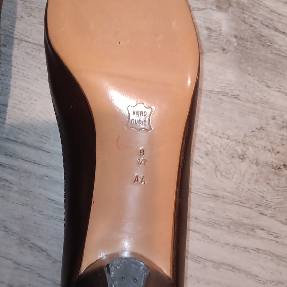 Bruno Magli women's shoes - Picture 6 of 7